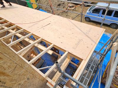外観：下屋野地板施工