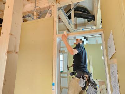 細やかな作業が続きます