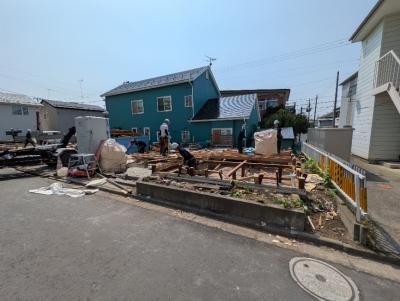 解体作業が進み、建物は1階部分のみの状態になりました。