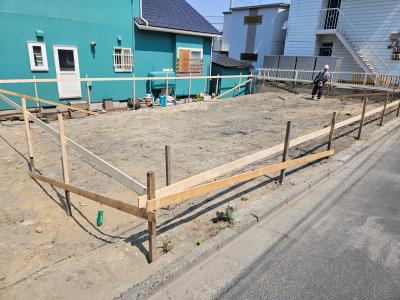 建物の正確な位置と高さを出す重要な工程です。