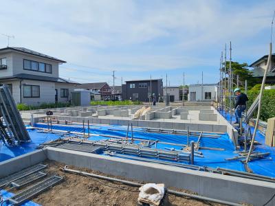 基礎工事が完了しました。いよいよ建て方に向けた準備が進みます。
