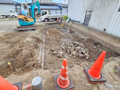 庭・エクステリア：カーポート工事の準備を進めます。