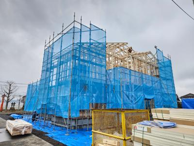 外観：棟上げが進み、形が見えてきました