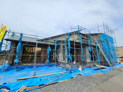 外観：まもなく雨樋工事が完了、コーキング工事も順調に進んでいます