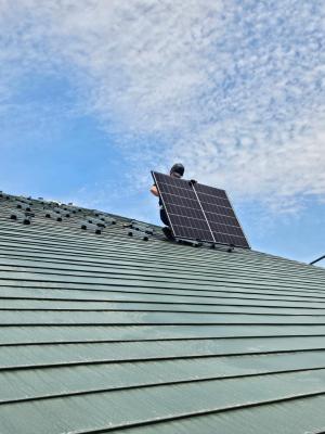 太陽光パネル設置工事中です