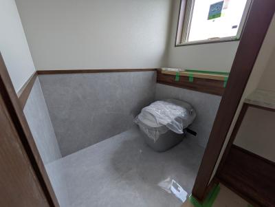 トイレ：住宅設備の取付も完了しました