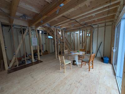 リビング：構造見学会では施工中の建物内部をご覧いただきました。
