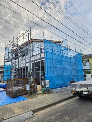 外観：構造部分を確認しながら検査に向けて進めています。