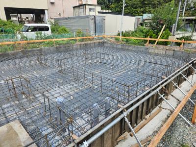 コンクリート打設に向けて、基礎の準備が整ってきました。