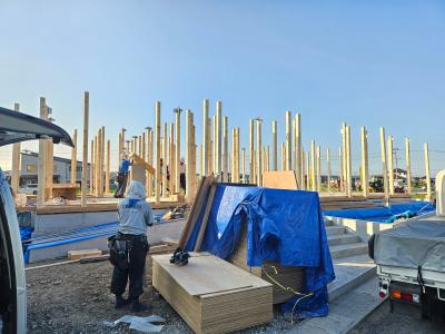 外観：建物を立ち上げる準備が少しずつ整ってきました。